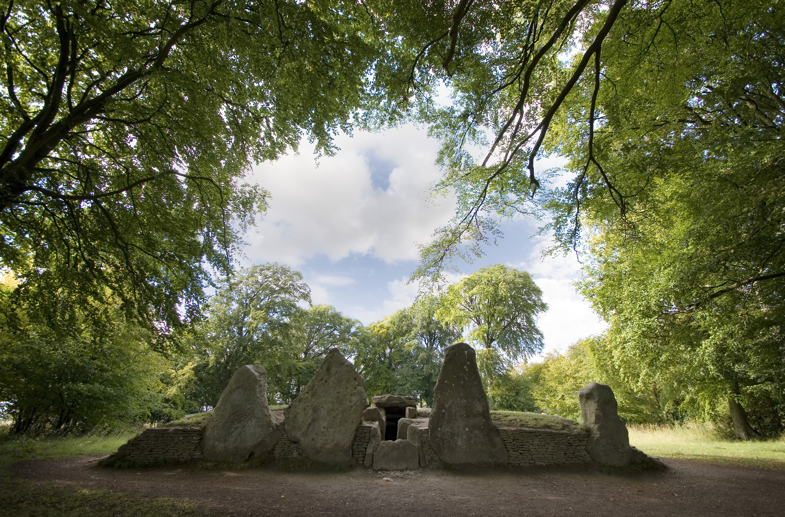 Wayland_Smithy_Long_barrow